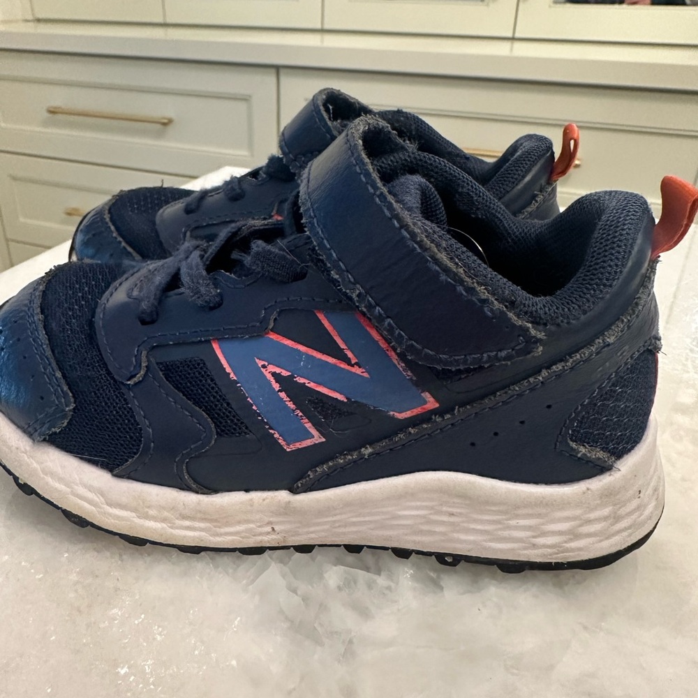 New Balance Kids' Navy 9W bungee lace with top strap